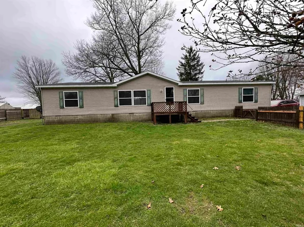 217 South St, Lapaz, IN 46537