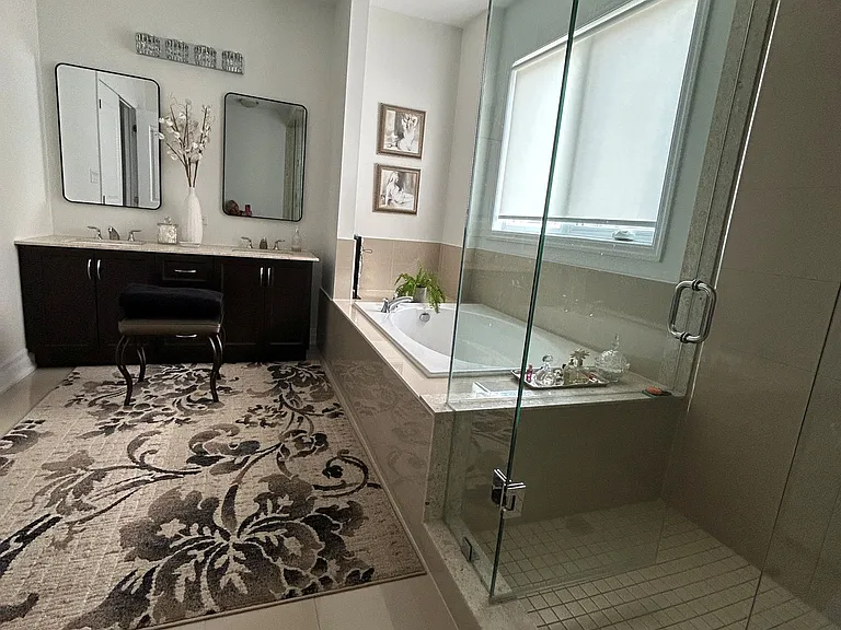 77 Robert Berry Cres — Photo 13