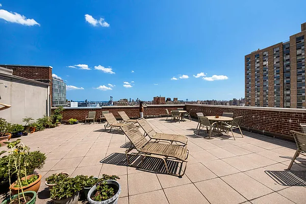 Sold by Compass | media 21