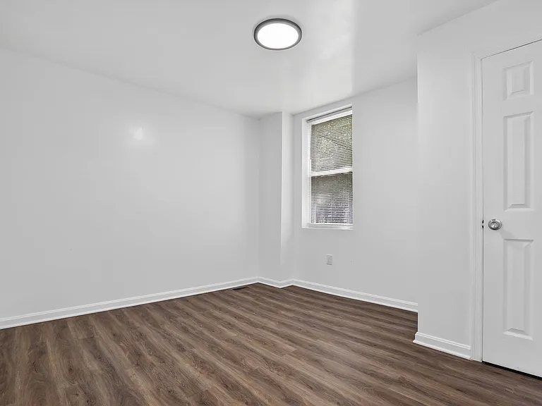 2537 Hollins St — Photo 11