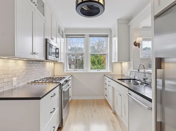 56 Arundel St APT 10, Saint Paul, MN 55102