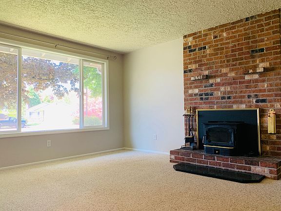 5th image of 1419 SE 139th Ct