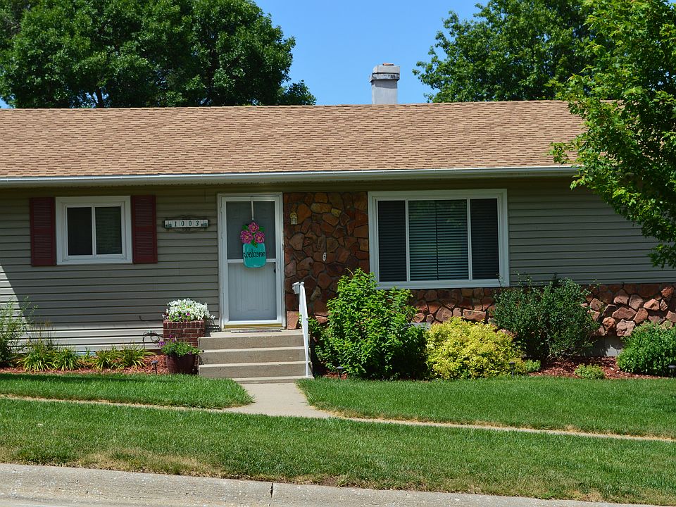 1st image of 1003 E Saint Clair St