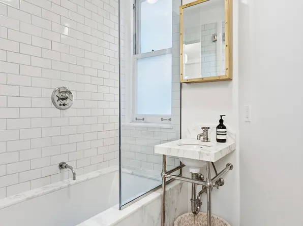 14 Sutton Place South image 9 of 12