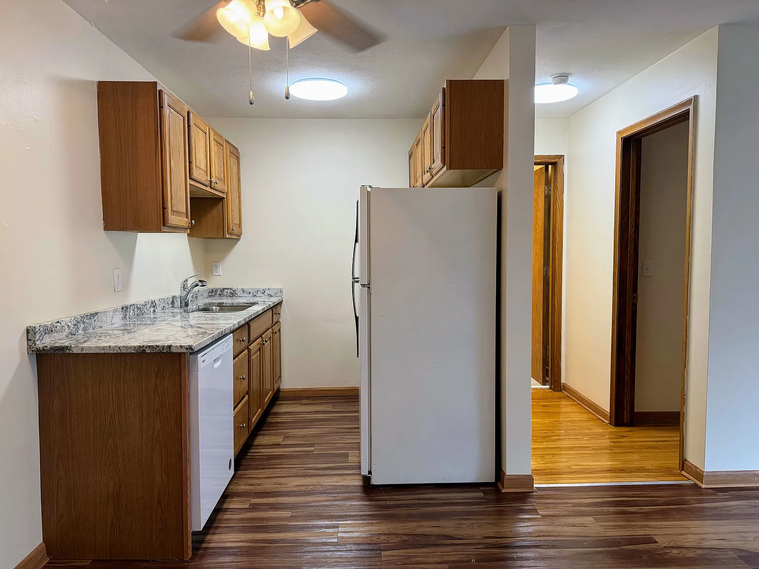425 University Ave SE — Photo 2