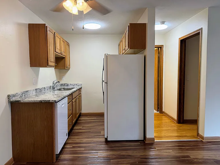 425 University Ave SE — Photo 3