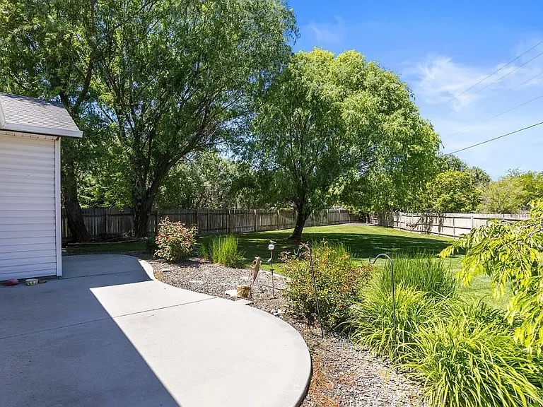 3907 N Abbott St — Photo 21