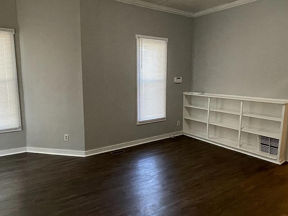 Living Room w/ Built In Bookshelf