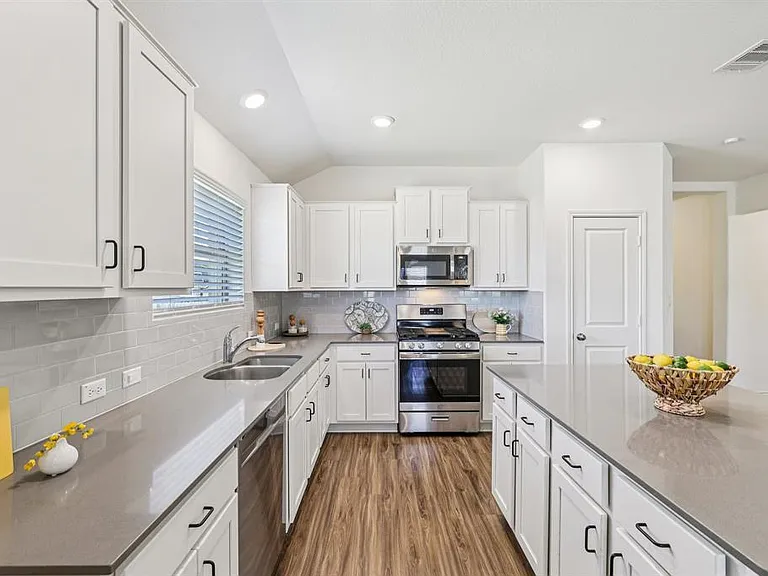 138 George Kimble Cv — Photo 14