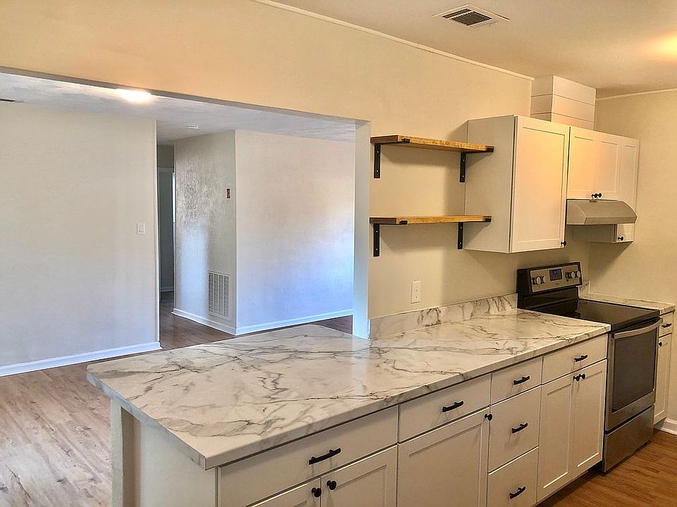 1st image of 5045 Sullivan Blvd