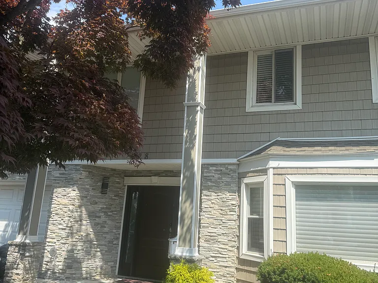 528 Halevy Dr — Photo 1