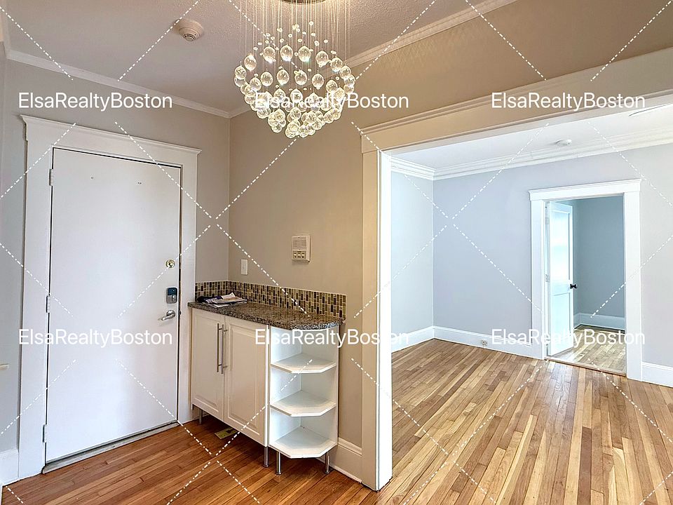 1st image of 22 Chiswick Rd APT 2