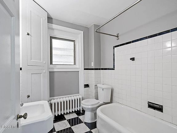 3rd image of 41 Dove St