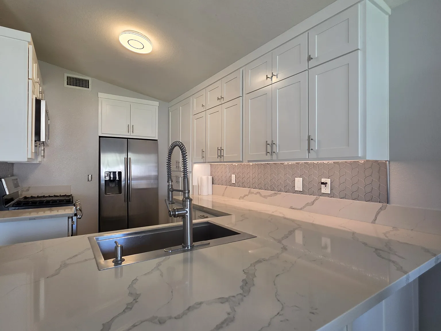 Aero Ln, Riverside — Photo 1