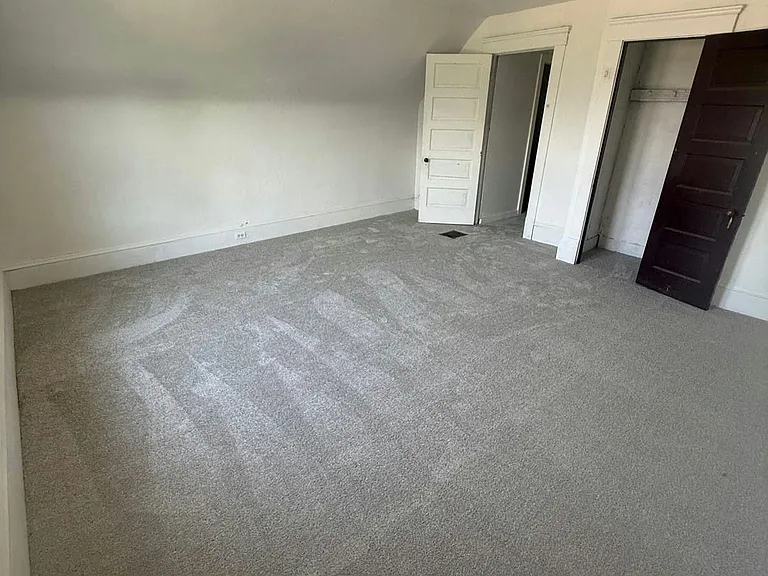9800 Kennedy Ave — Photo 21