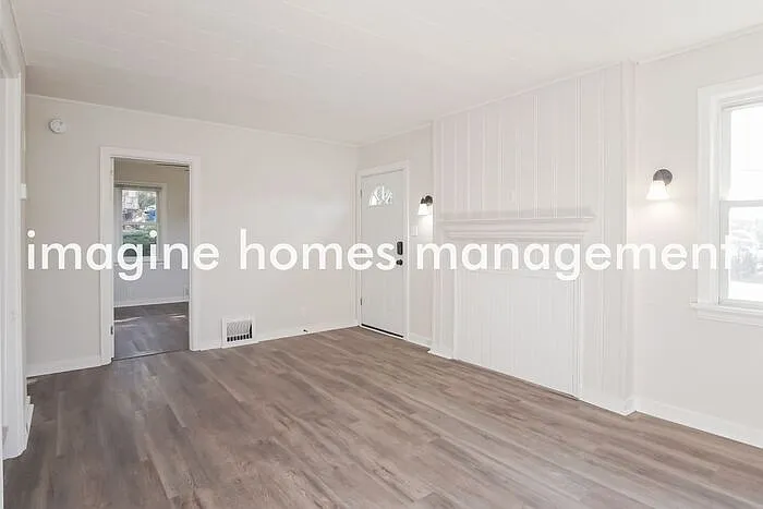 4 bed, 1.0 bath, 1376 sqft, $2,275 — Photo 2