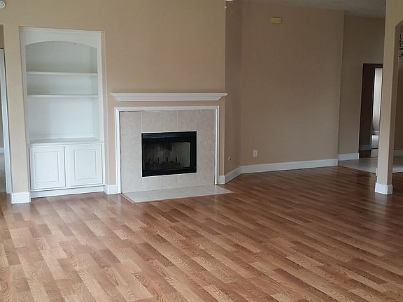 5th image of 8819 Gaslight Village Dr