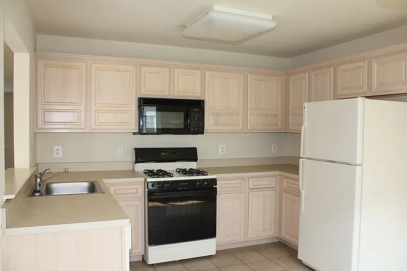 Ridgeview Commons — Photo 1