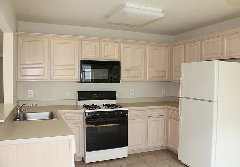 Ridgeview Commons — Photo 1