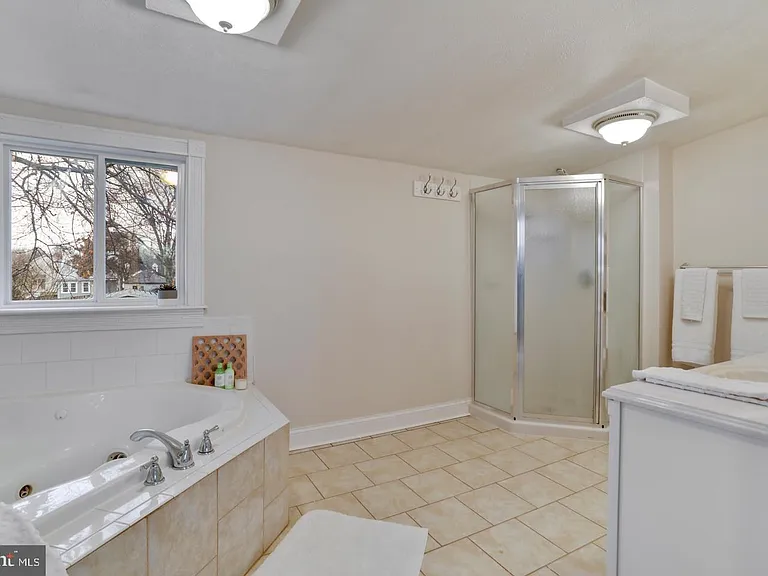 27 W 11th St — Photo 29