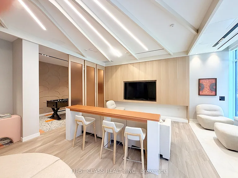 10 Oak St #425 — Photo 15