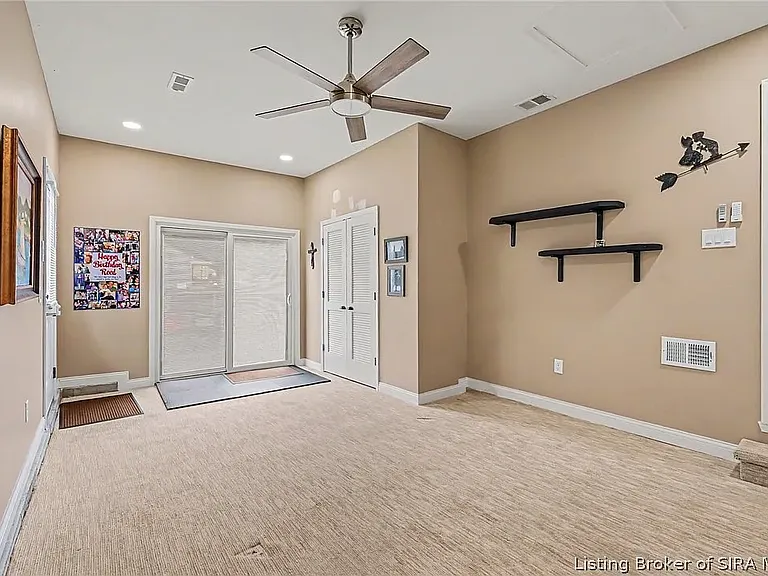 2225 E Spring St — Photo 26