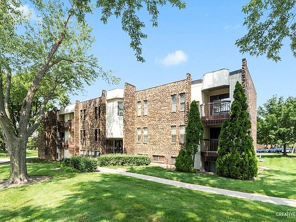 2nd image of 2287 Country Club Dr APT 21A