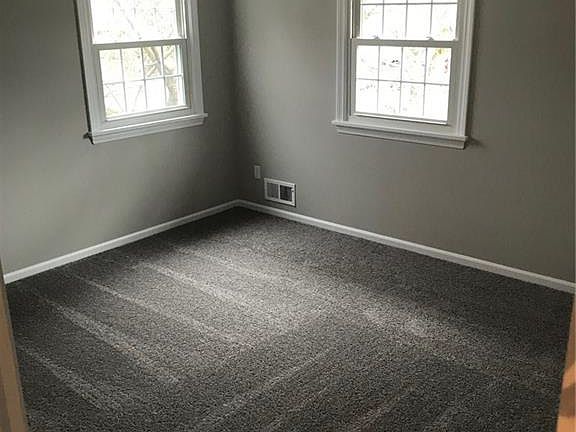 3rd image of 32 Wincanton Dr