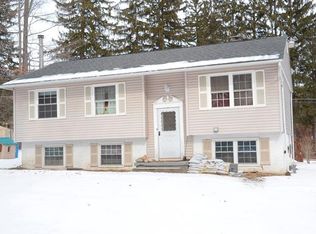 27 Schubert Dr, Pine Bush, NY 12566