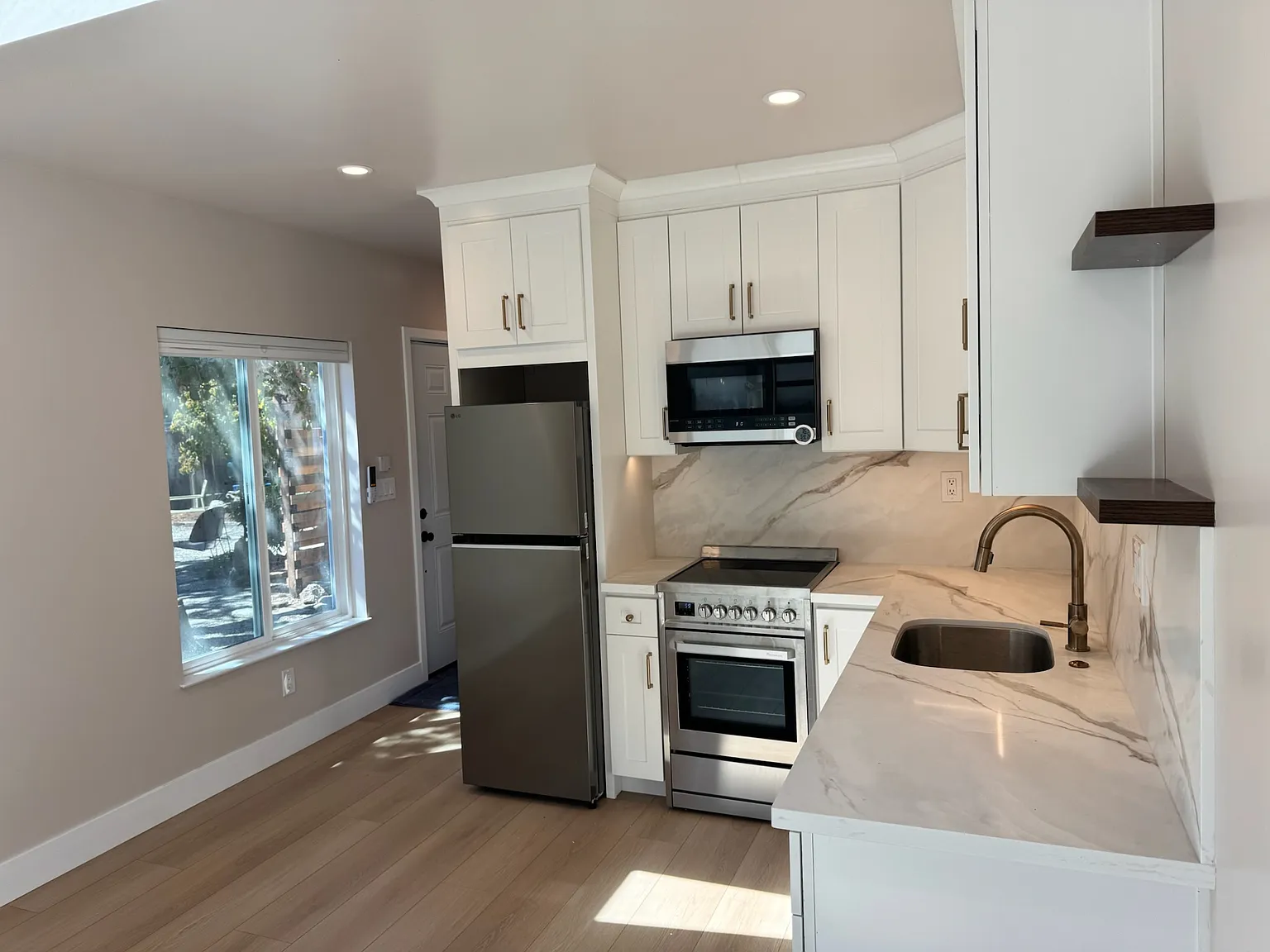 1 bed, 450 sqft, $2,150 — Photo 3