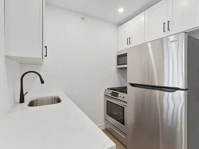 149 Franklin St #2F — Photo 5