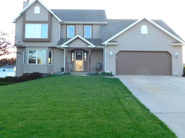 1062 White Oak Ct, Union Grove, WI 53182