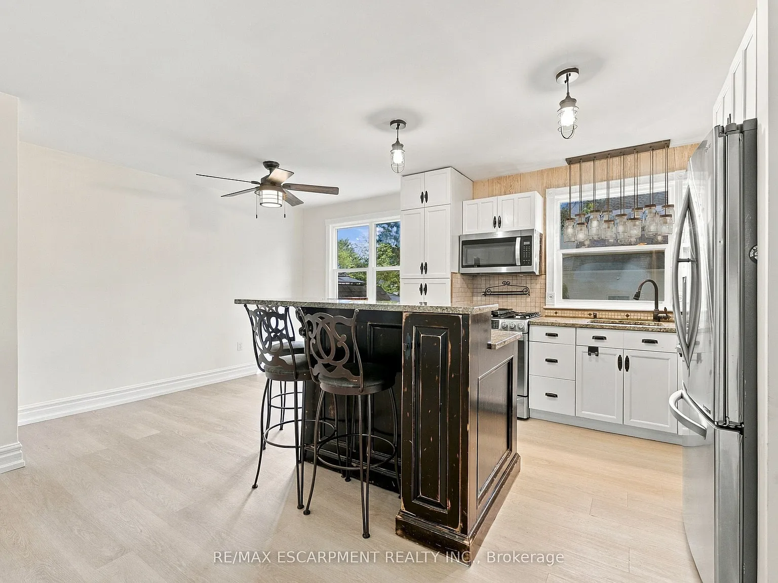 4 bed, $3,900 — Photo 3