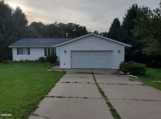 1817 Beacon Hill Ct, Davis, IL 61019