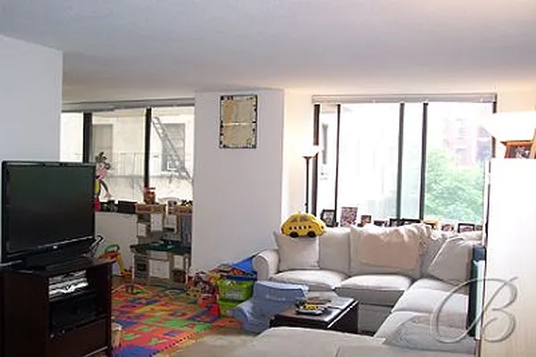 Rented by Bellmarc Realty | media 35