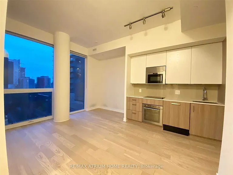 17 Dundonald St #806 — Photo 5