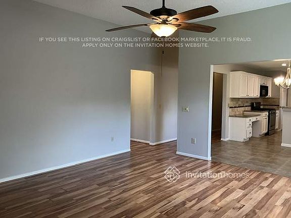 4th image of 2110 Castle Dr