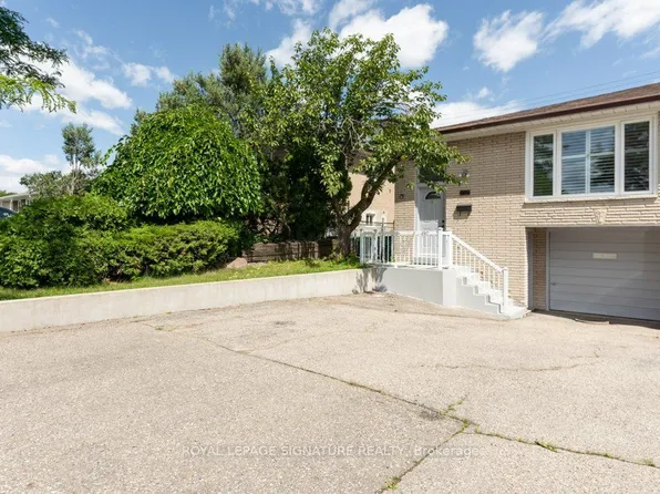676 Abana Rd, Mississauga, ON L5A 1H4