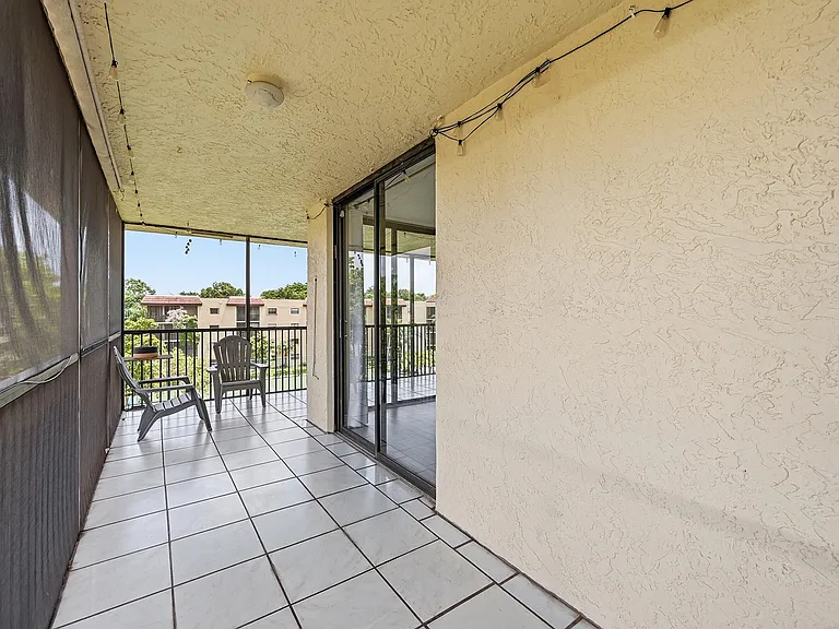 10401 W Broward Blvd #401 — Photo 23