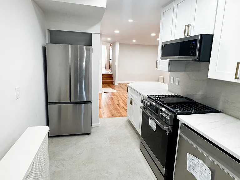 2809 Ditmars Blvd #2 — Photo 4