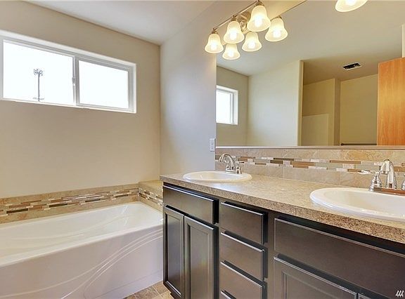 4th image of 134 168th St E