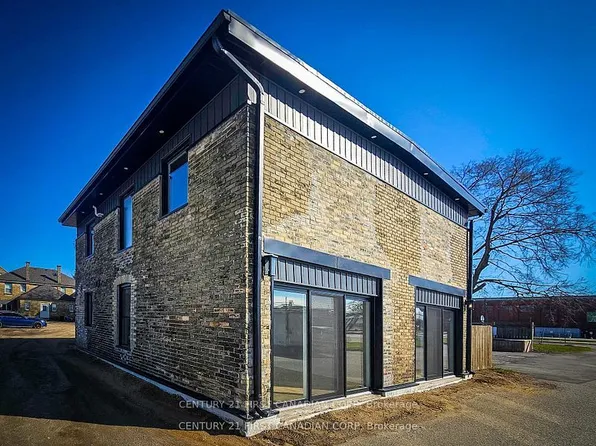 857 Dundas St #4, London, ON N5W 2Z8