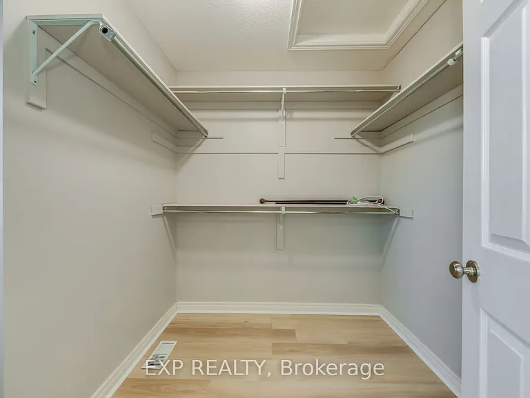 11 Frankfurt St W — Photo 25