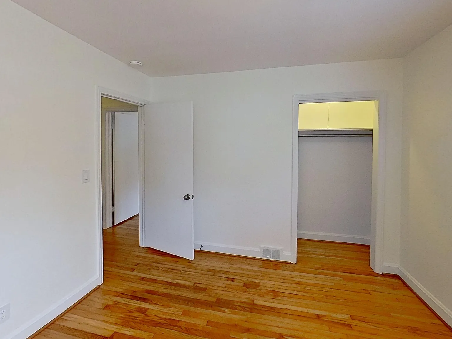 2 bed, 1052 sqft, $1,395 — Photo 3