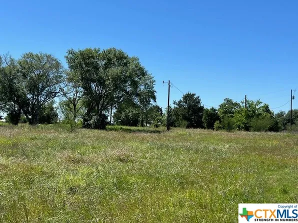 3690 Nursery Rd, Victoria, TX 77904