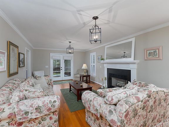5th image of 209 Water Crest Dr