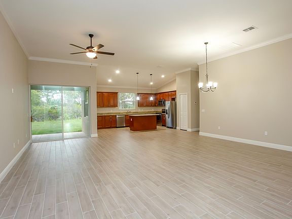 4th image of 781 Carlyle Ave SE
