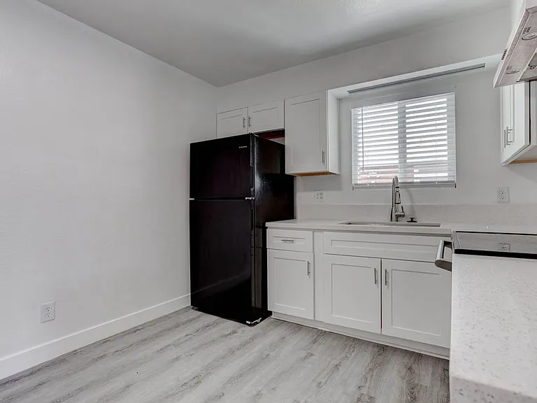 921 Snug Harbor St — Photo 6