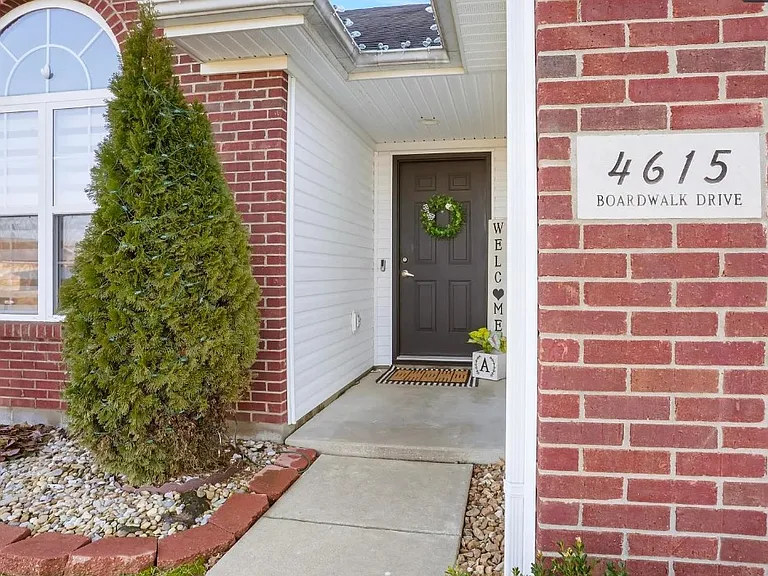 4615 Boardwalk Dr — Photo 19