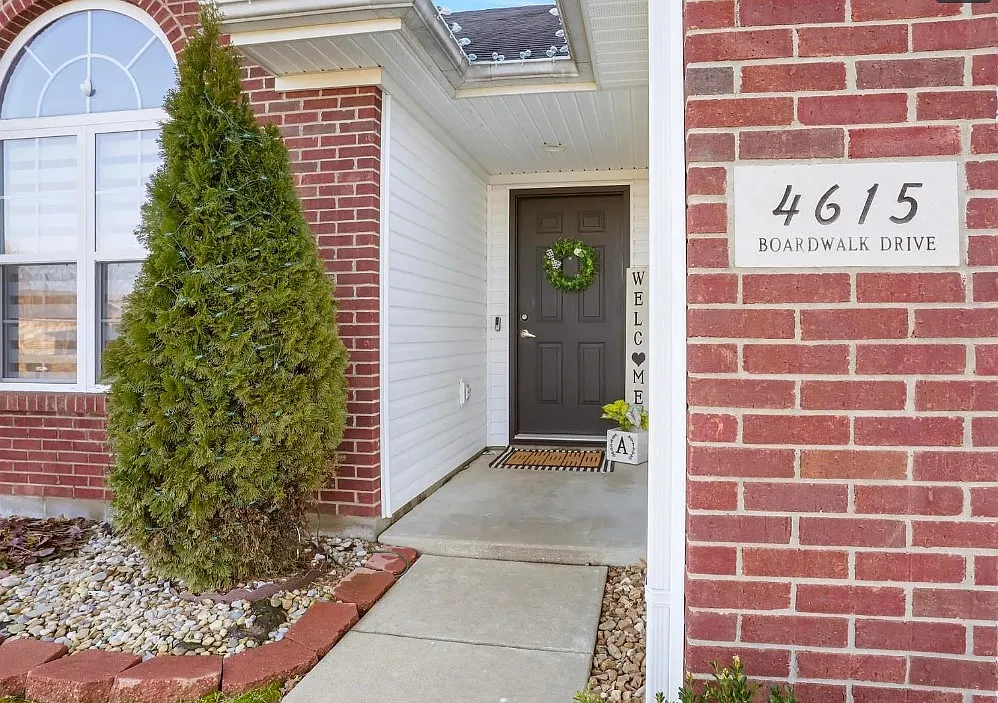 Building Photo - 4615 Boardwalk Dr